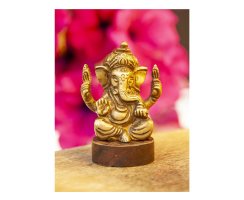 Ganesha, vierarmig auf Holz