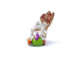 Ganesha bunt mit Utensilien